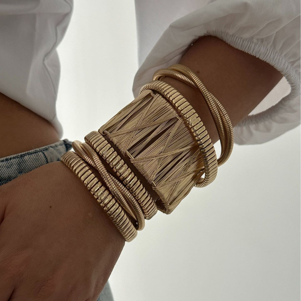 Bracciale rigido geometrico placcato spazzolato minimalista in lega per uomo e donna