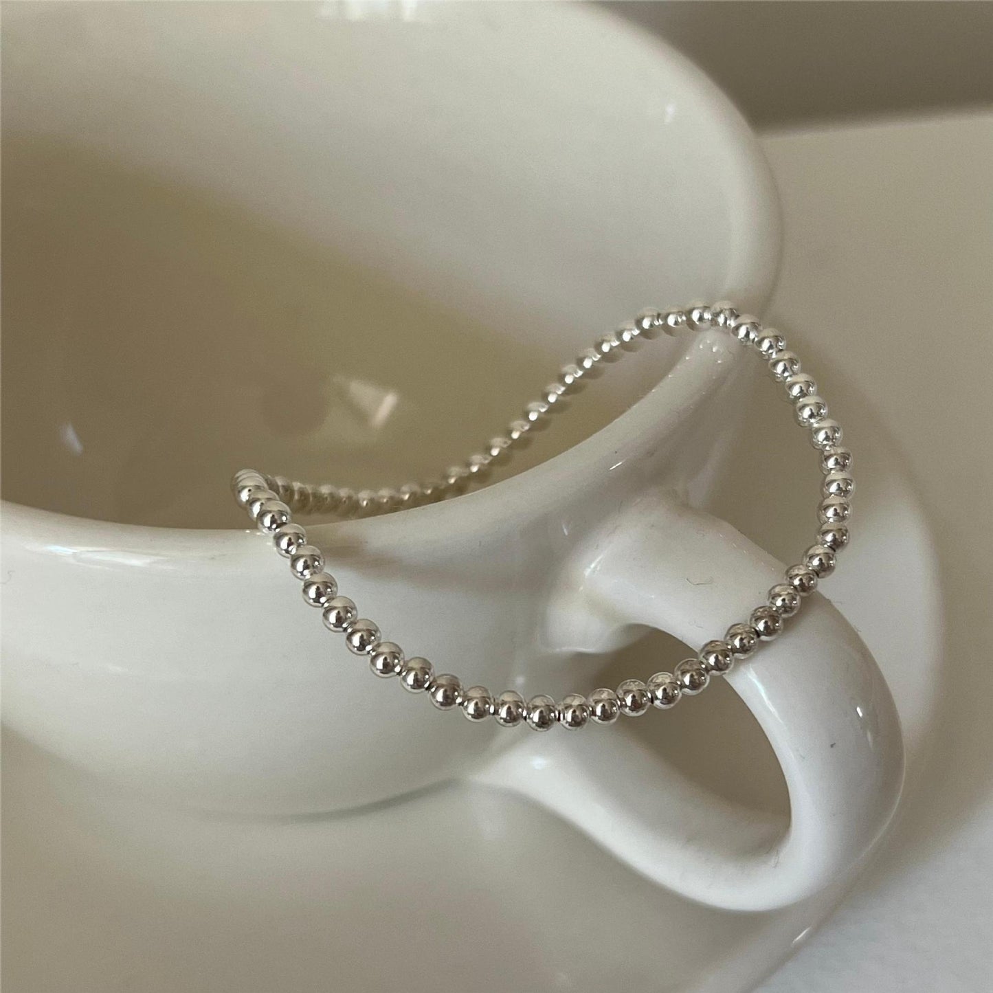 Pulsera Minimalista de Cuentas Redondas Geométricas en Plata de Ley 925 con Baño de Rodio