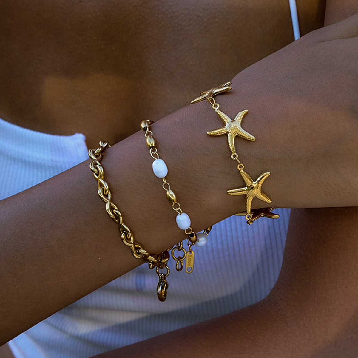 Bracciale alla moda in acciaio titanio a forma di animale con dettagli in perle d'acqua dolce per donna, gioielli in acciaio inossidabile galvanizzato