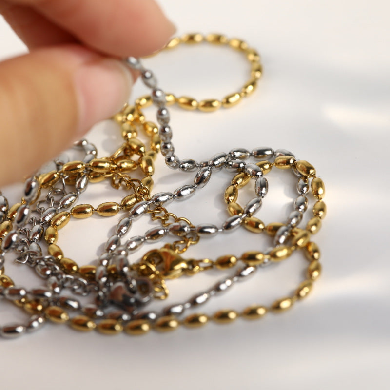 Collana da donna minimalista geometrica in acciaio al titanio galvanizzato con perle e catena liscia rotonda
