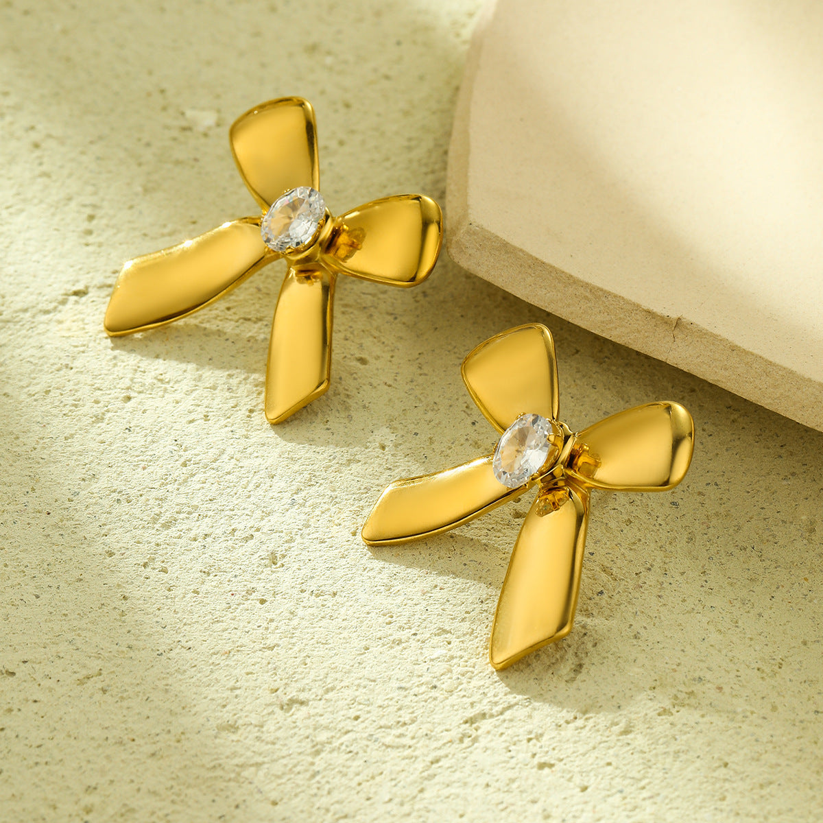 Orecchini a perno vintage in acciaio inossidabile a forma di fiocco con intarsi di strass, delicati ed eleganti da donna