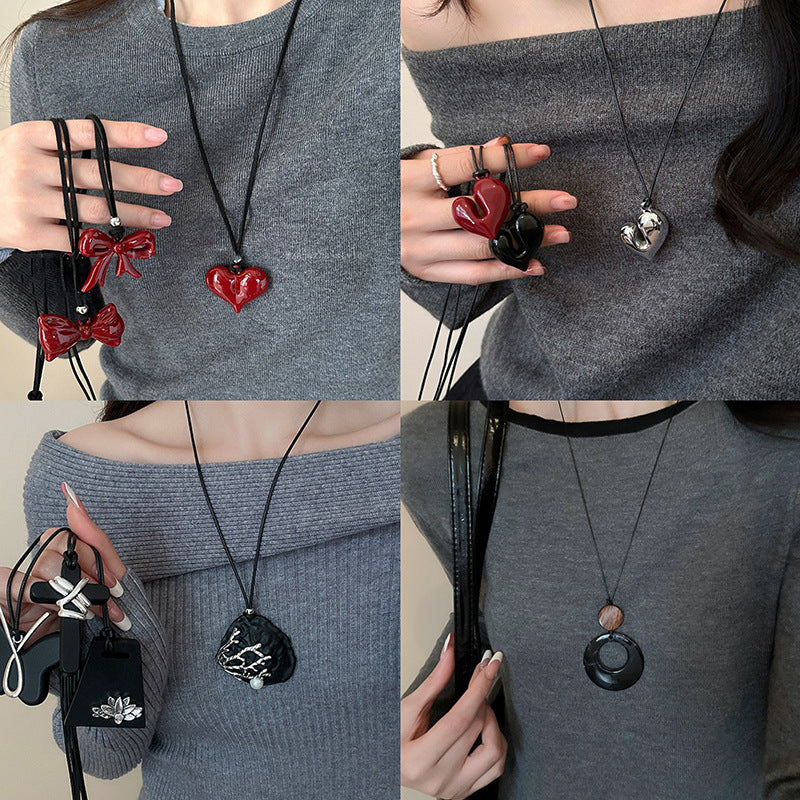 Collana con ciondolo geometrico in acrilico stile retrò da donna con charm in lega, fatta a mano, catena a strati alla moda minimalista