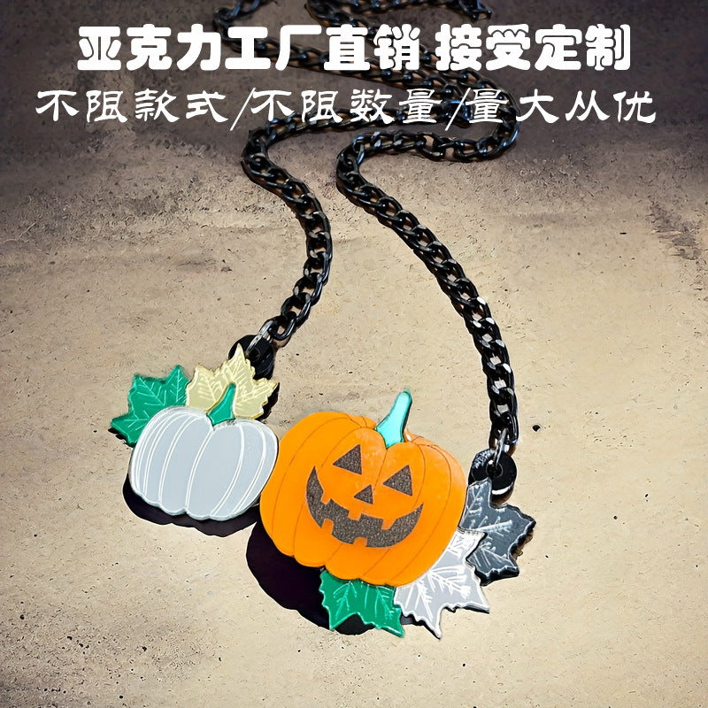 Collar con colgante gótico oscuro de calabaza y hoja de Halloween con diseño tallado en acrílico para unisex