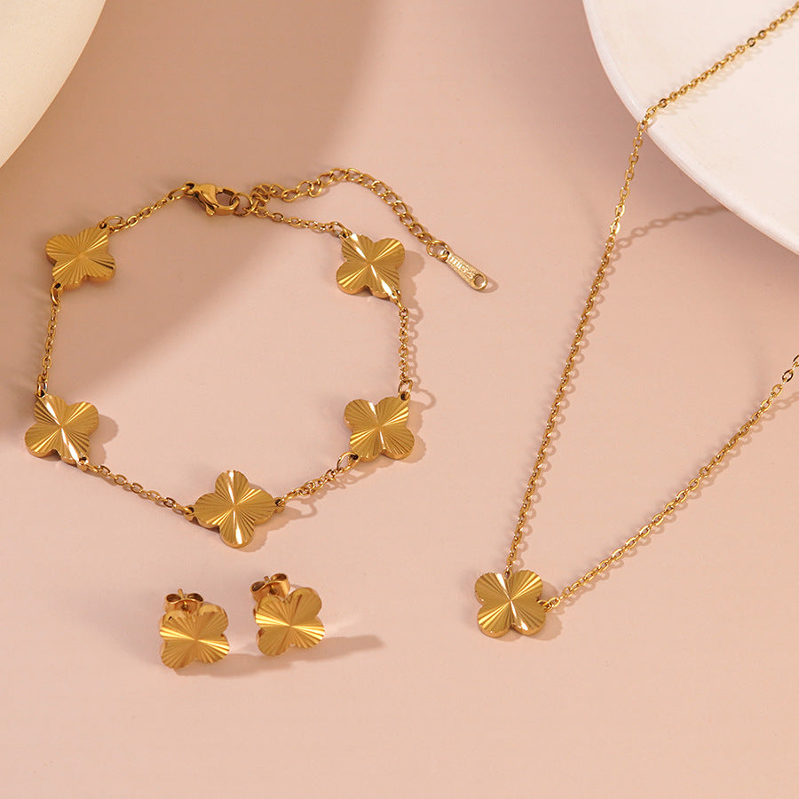 Set Collana, Bracciale e Orecchini in Acciaio Inox Placcato con Motivo Floreale Dolce e Catena a Cavo