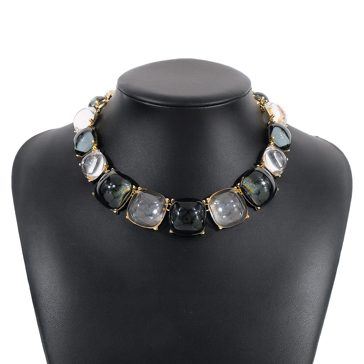 Conjunto de gargantilla geométrica acrílica dulce y atrevida con pendientes a juego para mujer