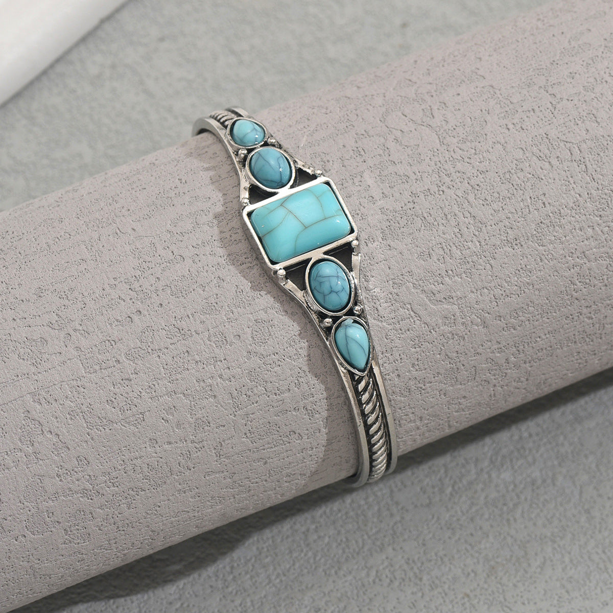 Pulsera de turquesa con incrustaciones geométricas vintage para mujer, brazalete ajustable con patrones circulares y de anillos