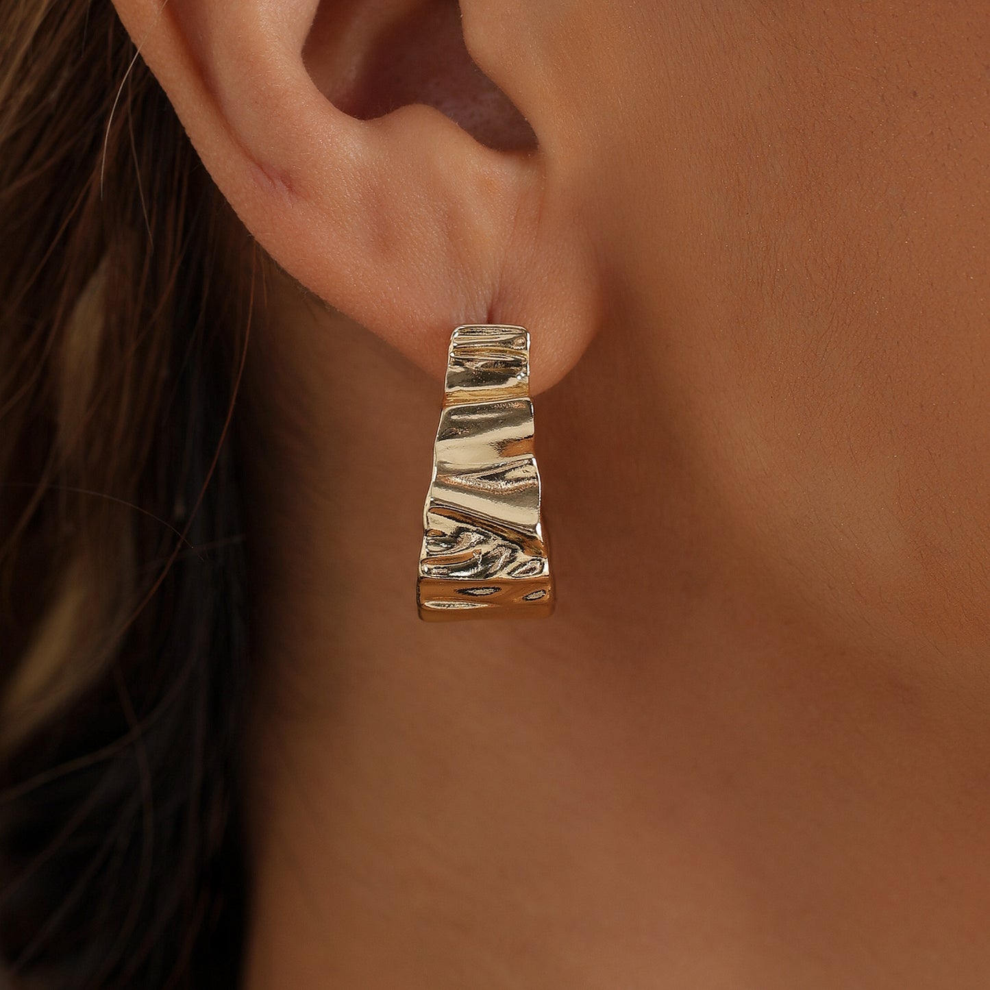 Vintage Geometric Ruffled C-Shaped Hollow Earrings for Women