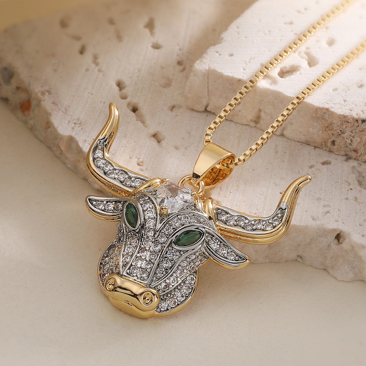 Minimalist Hip-hop Two-Tone Plated Geometric Bull Head Pendant with Cubic Zirconia Brass Necklace for Women