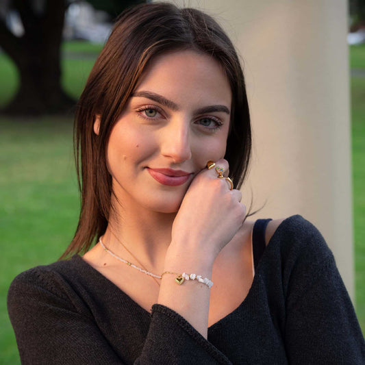 Elegante bracciale a cuore in acciaio inossidabile con placcatura in oro 18 carati e perle di pietra naturale