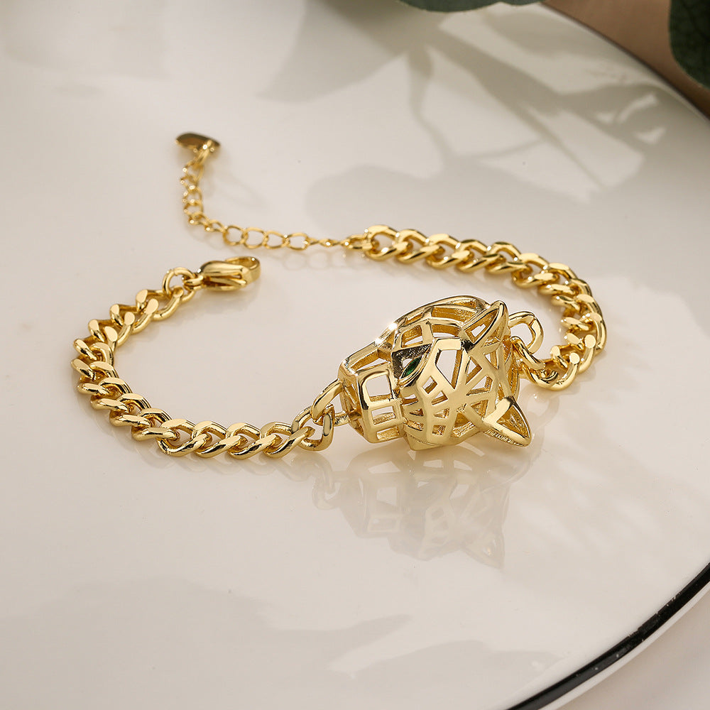 Elegante bracciale a catena cubana con ciondolo a leopardo da donna, realizzato in ottone con placcatura in oro e incastonatura micro-pavé