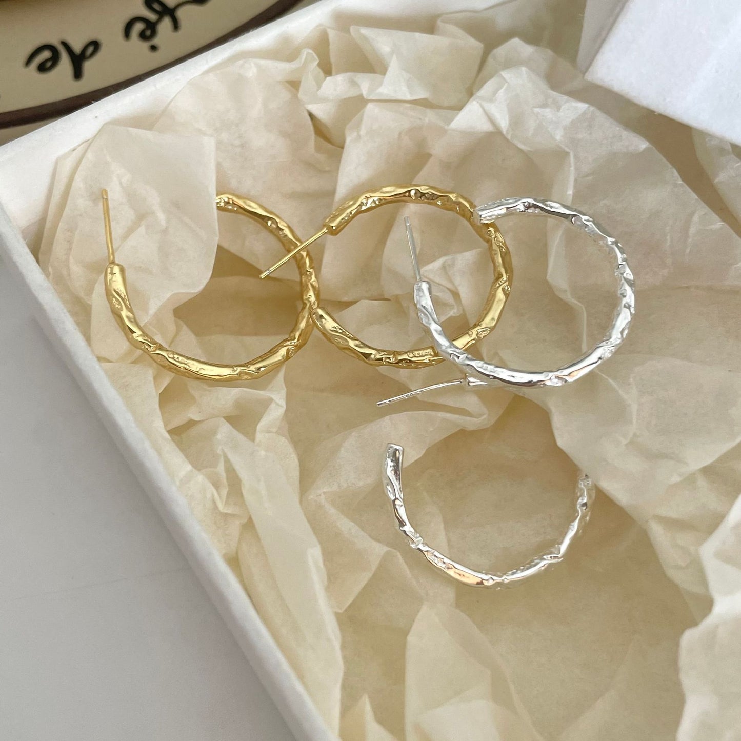 Pendientes Minimalistas de Plata de Ley 925 con Lágrima y Perla Incrustada