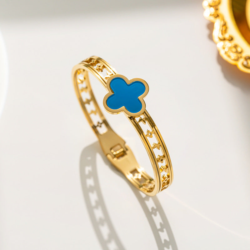 Minimalist Lucky Clover Shaped Titanium Steel Bracelet with Vacuum Plating for Women