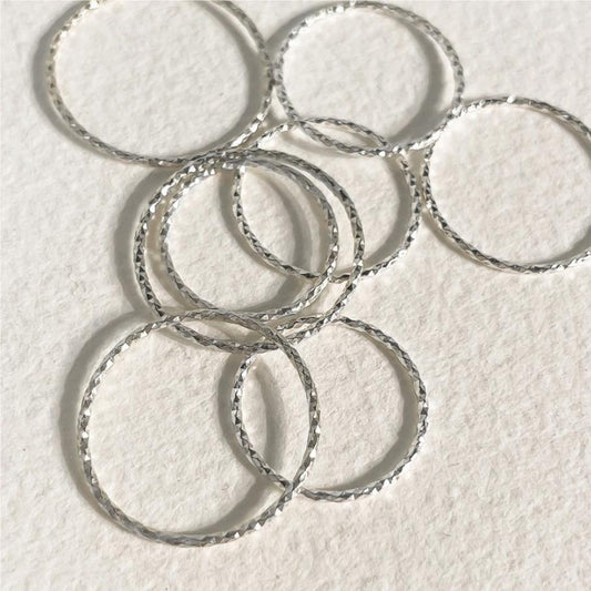 Anello placcato in argento sterling 925 con geometria minimalista