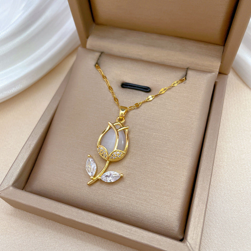 Collana girocollo a ciondolo di lusso a foglia di tulipano geometrica in acciaio al titanio con intarsio di strass