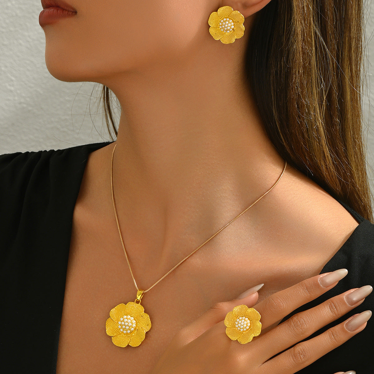 Set di collana, orecchini e anello in lega con motivi floreali geometrici da donna, con intarsi in perle e design a fascia aperta