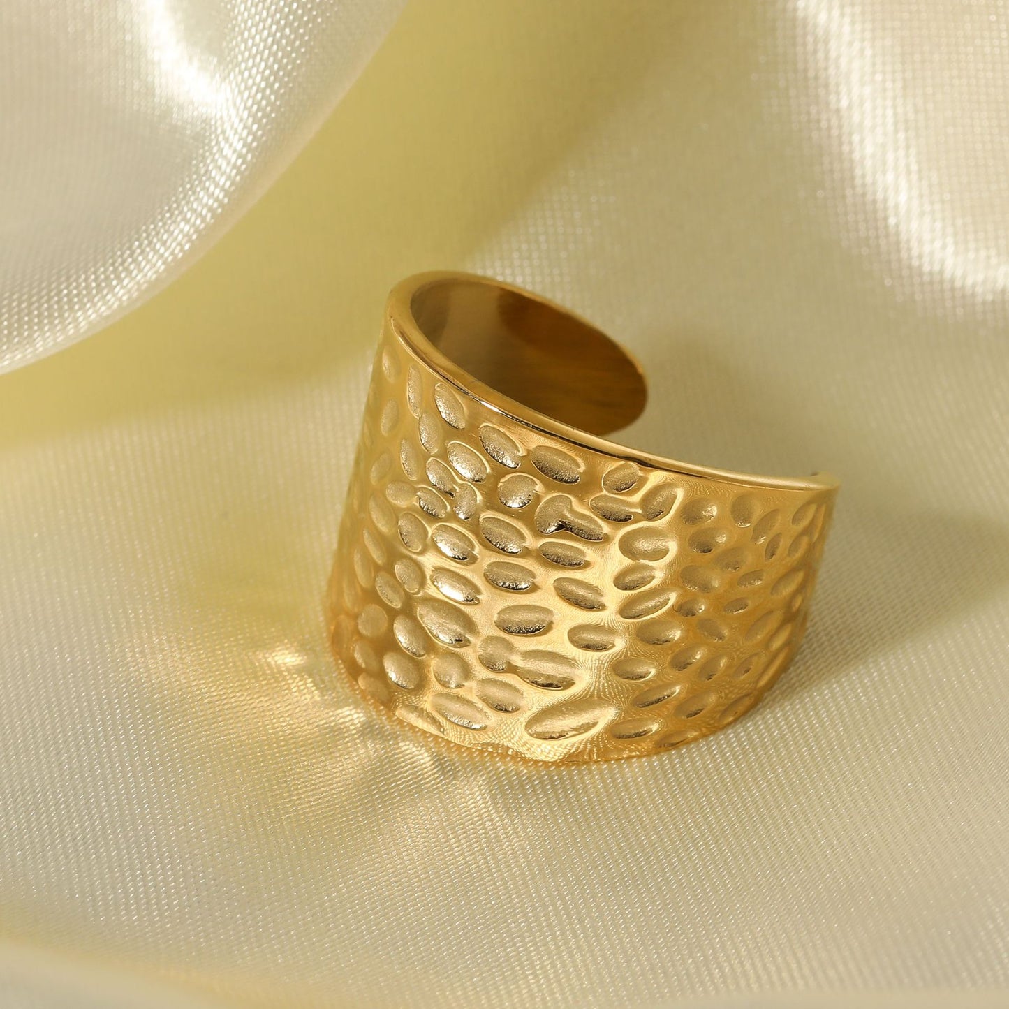 Vintage Style Hammered Texture Adjustable Stainless Steel Ring with Irregular Circle Design Unisex Geometric Finger Ring