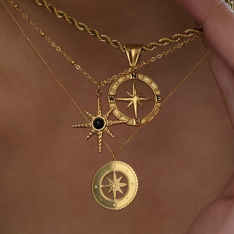 Minimalist Eight-Pointed Star Pendant Necklace for Women in Iron with Plated Finish