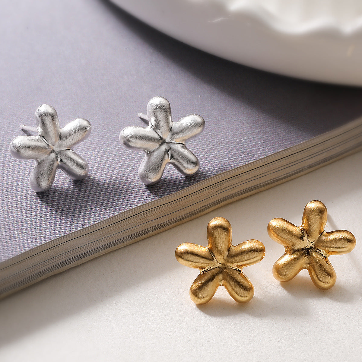 Elegant 18K Gold Plated Brushed Brass Floral Geometric Stud Earrings for Women