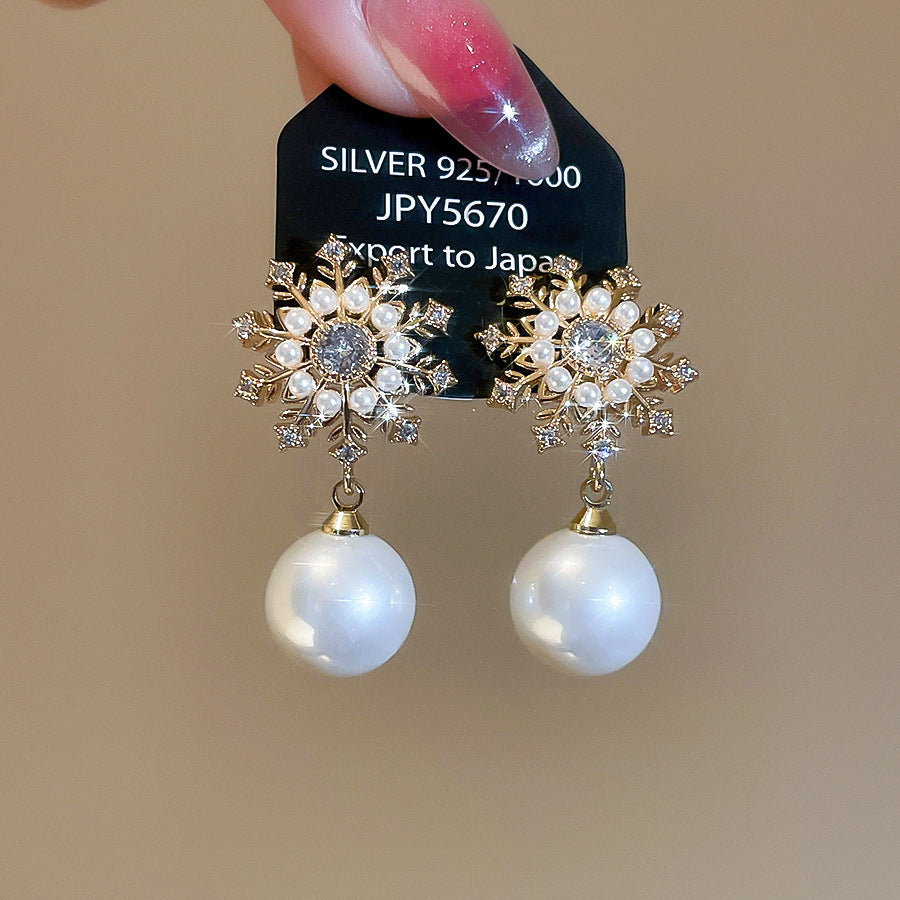Orecchini da donna vintage eleganti a forma di stella geometrica con perle simulate e zirconi, perni in acciaio placcato