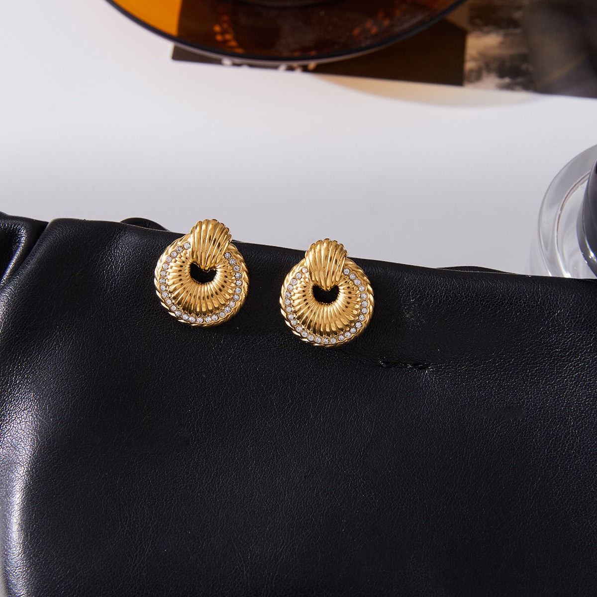 Orecchini a perno geometrici in acciaio inossidabile placcati oro 18 carati con strass da donna
