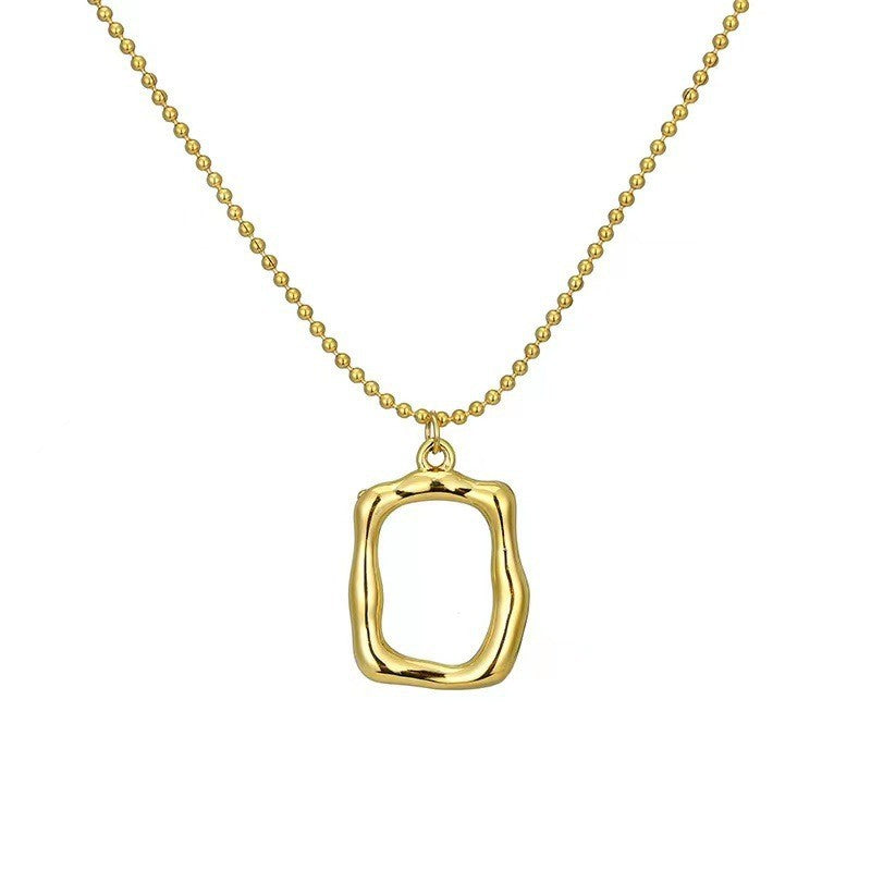 Collana con ciondolo quadrato irregolare minimalista da donna in acciaio al titanio placcato, delicata catenina per maglione con design a lettera o numero