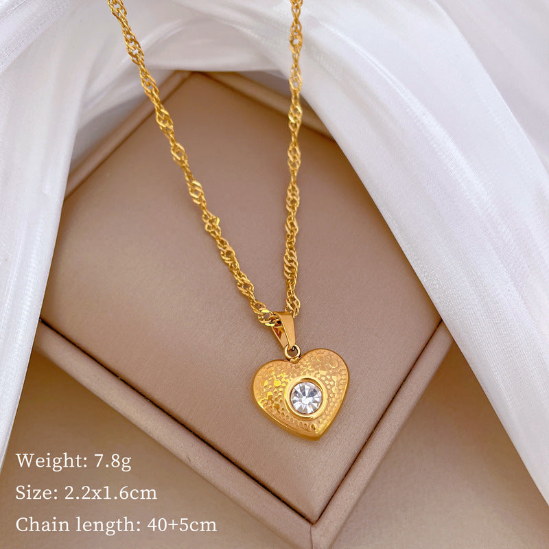 Minimalist Titanium Steel Heart-Shaped Pendant Necklace for Women and Men with Gold-Plated Finish and Geometric Design