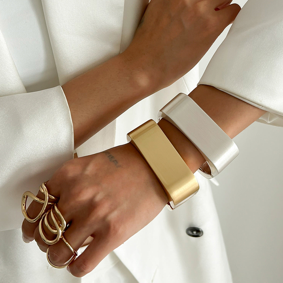 Fashionable Geometric Square Plated Zinc Alloy Wide Cuff Bracelet for Women