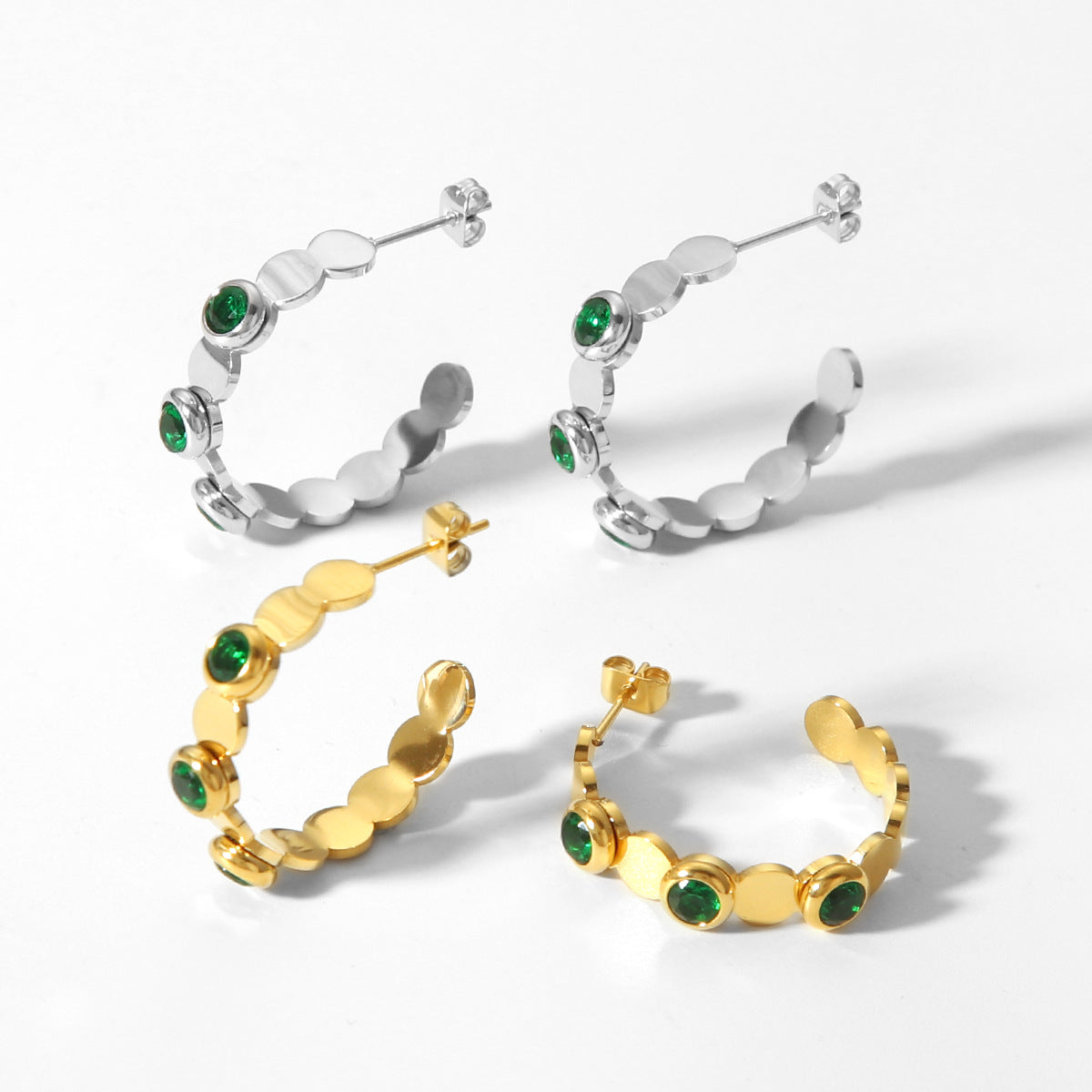 Orecchini a cerchio da donna alla moda geometrici placcati oro 18 carati in acciaio inossidabile con intarsi in strass