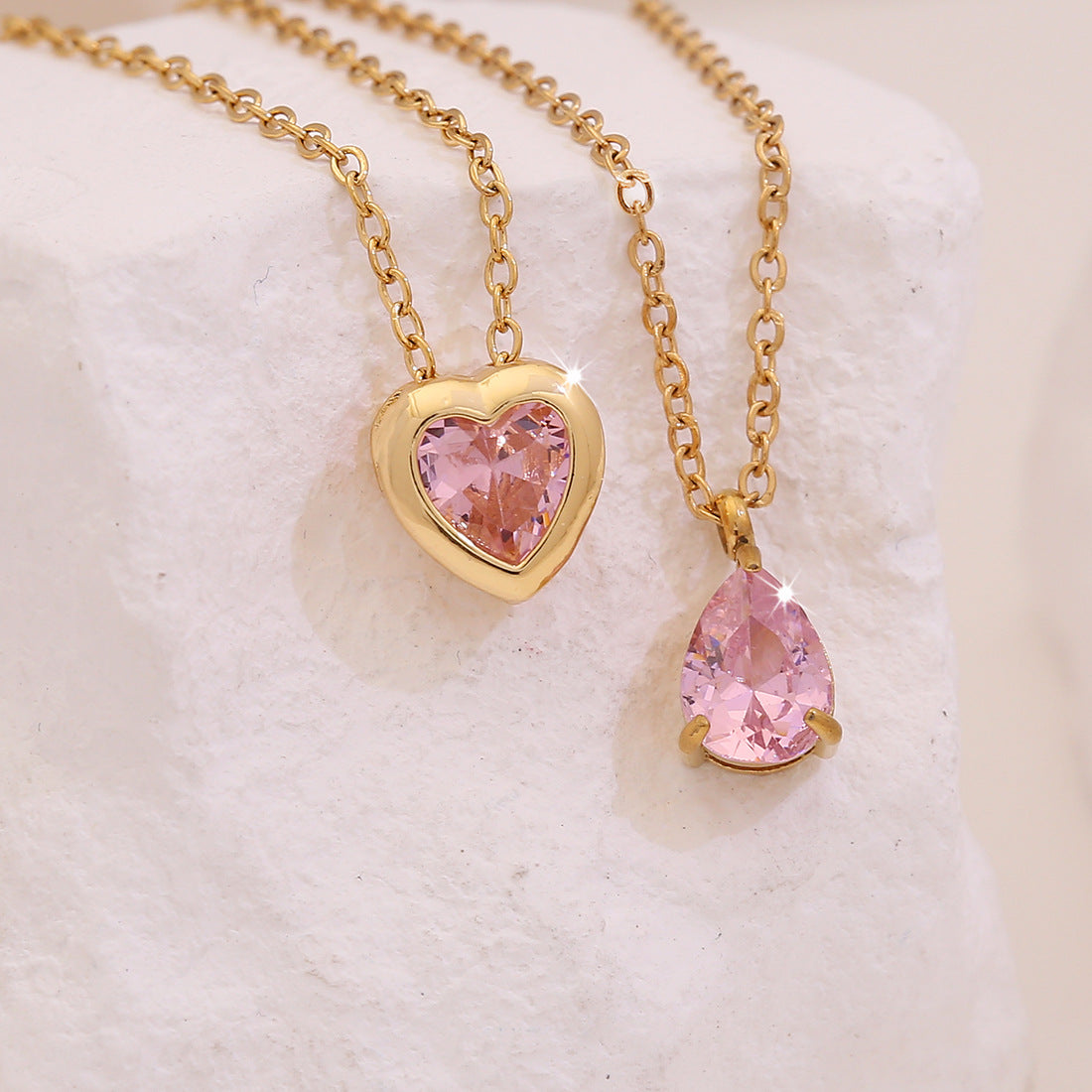 Fashionable Heart-Shaped Floral Water-Drop Leaf Pendant Necklace in Stainless Steel with Cubic Zirconia