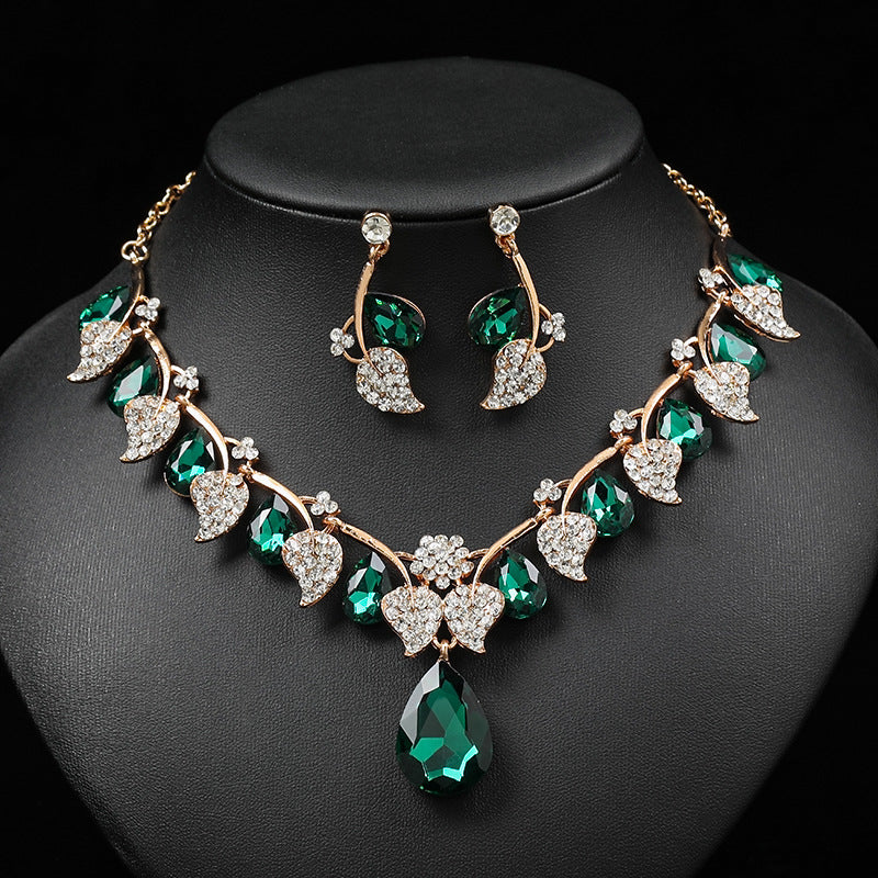 Vintage Ethnic Style Leaf and Teardrop Pendant Necklace Set for Women with Alloy Material and Electroplated Finish