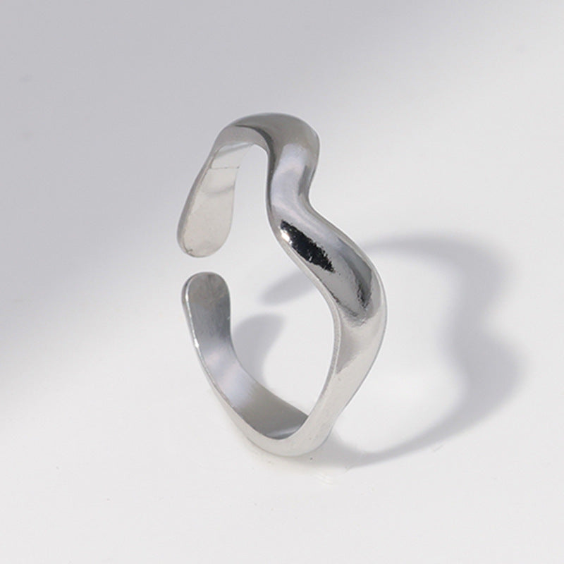 Anello Aperto Minimalista da Donna in Acciaio al Titanio a Forma di Onda con Finitura Placcata e Design a Linee Geometriche