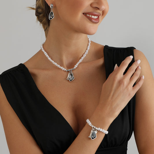 Minimalist Geometric Resin and Alloy Necklace Set with Dark Gray Crystal and Imitation Pearl