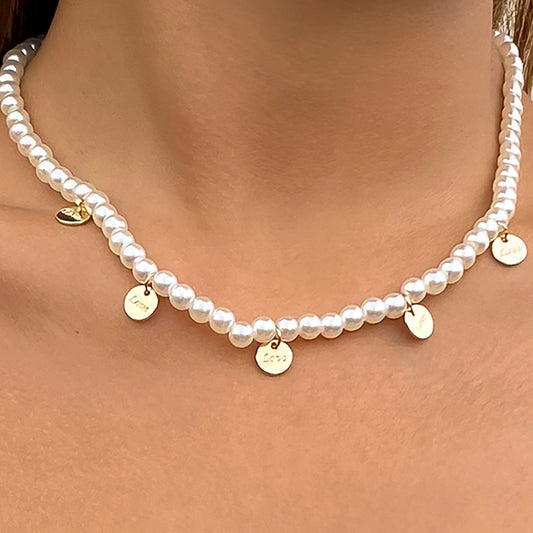 Collar colgante de letra geométrica bohemia con detalle de borla para mujer, collar chapado en aleación