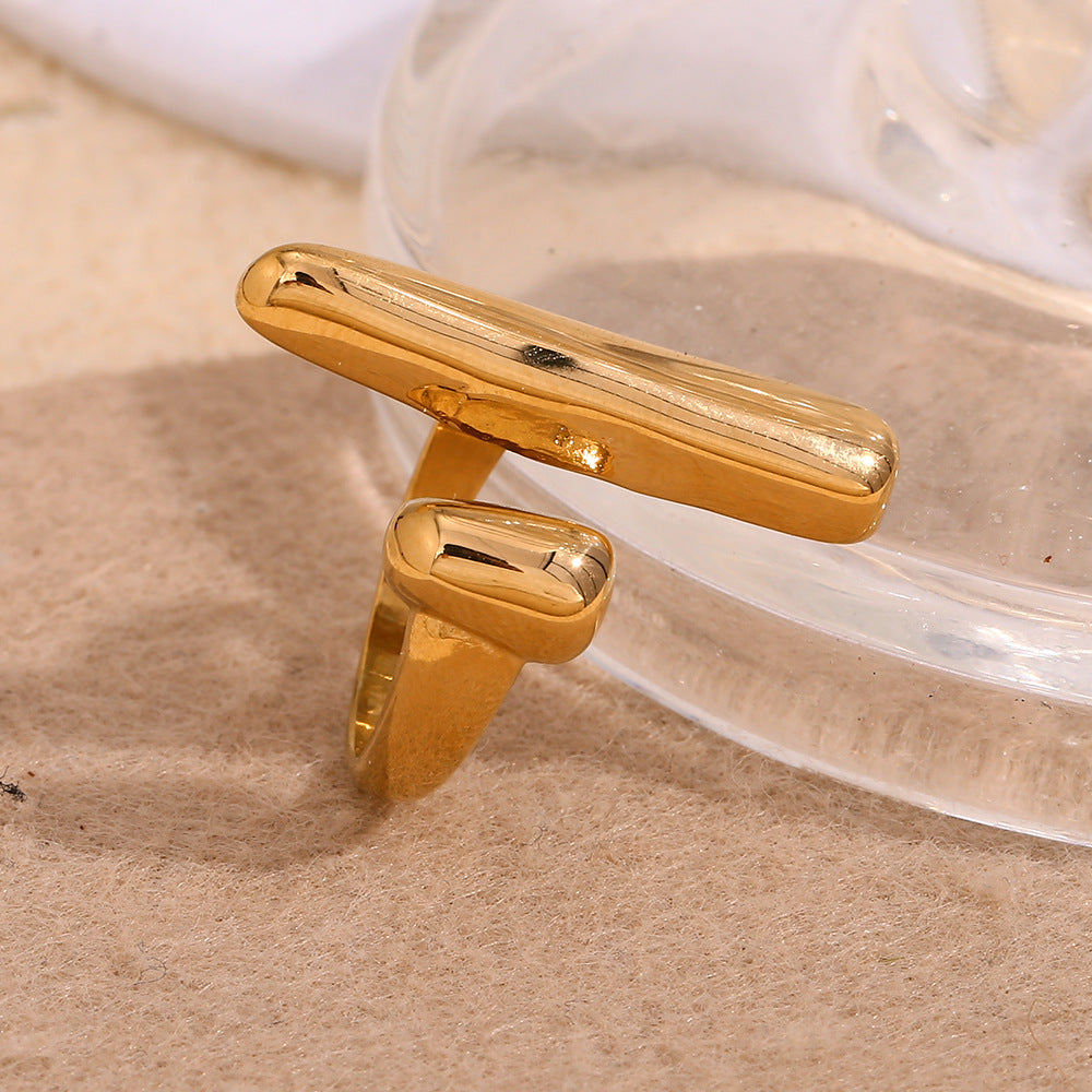 Anello da donna minimalista geometrico in acciaio inossidabile placcato oro 18 carati
