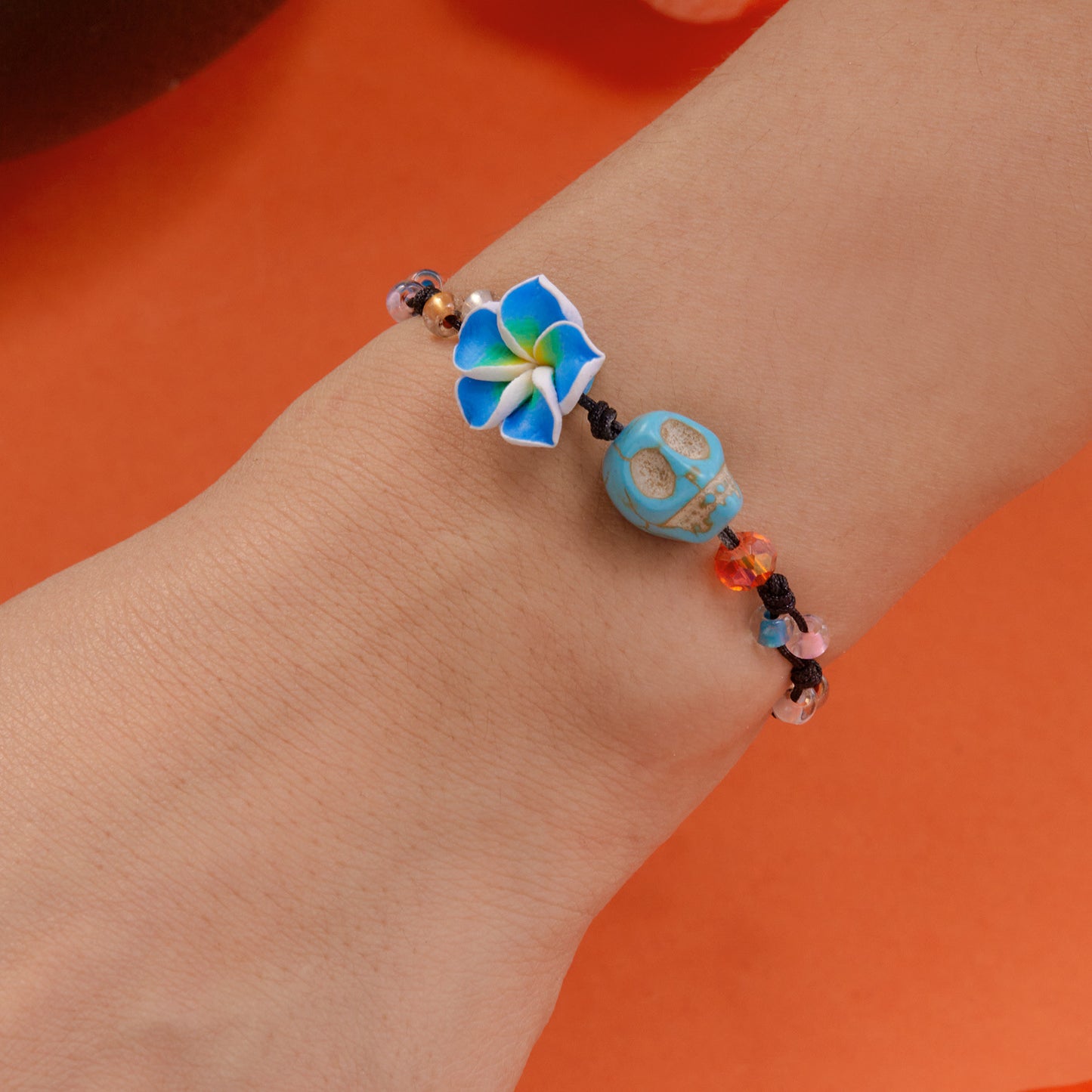Pulsera de resina con calavera de calabaza de Halloween dulce y atrevida con motivos florales para mujeres y hombres