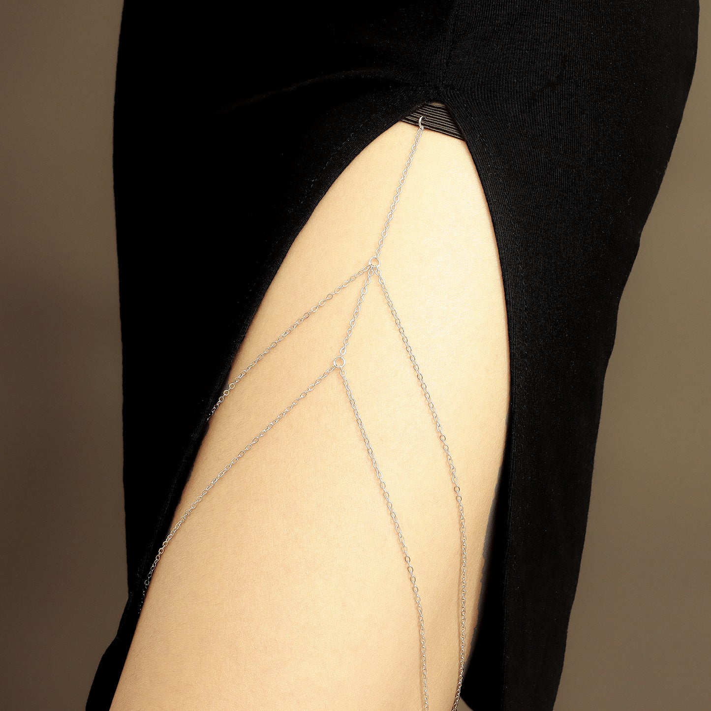 Minimalist Double-Layer Ankle Chain for Women with Geometric Design in Alloy with Elastic Band for Beach and Vacation