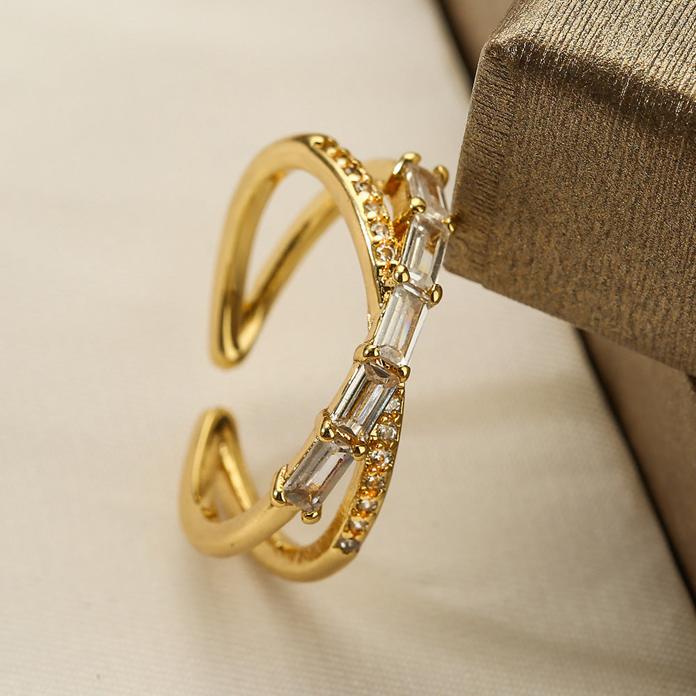 Anello Aperto Geometrico Minimalista da Donna in Rame Placcato Oro 18K con Intarsio di Zirconi