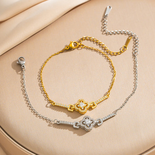 Bracciale di Lusso a Quadrifoglio da Donna in Rame Placcato Oro con Motivo Floreale e Dettaglio di Catena Delicata