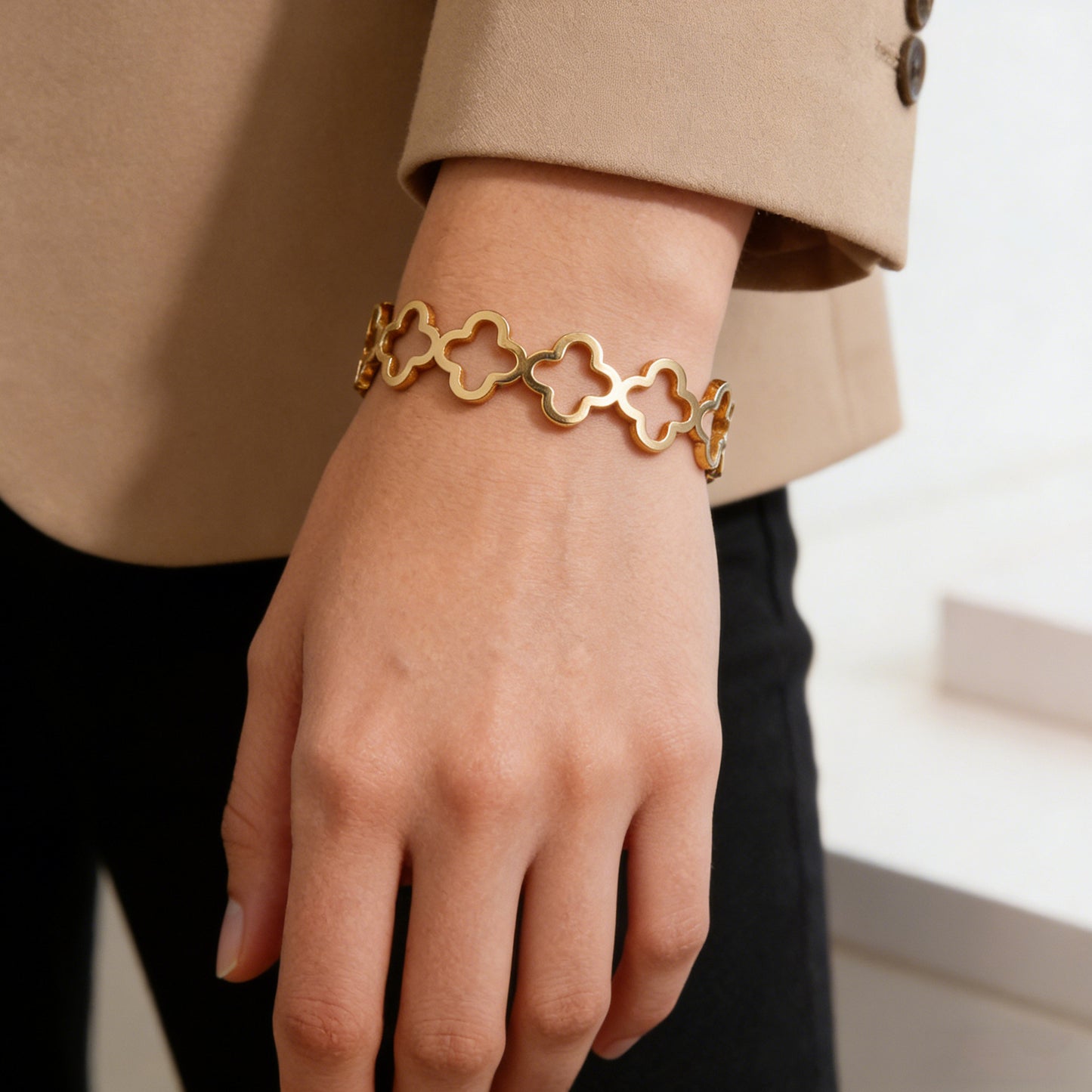 Elegant 18K Gold Plated Stainless Steel Hollow Four-Leaf Clover Cuff Bracelet