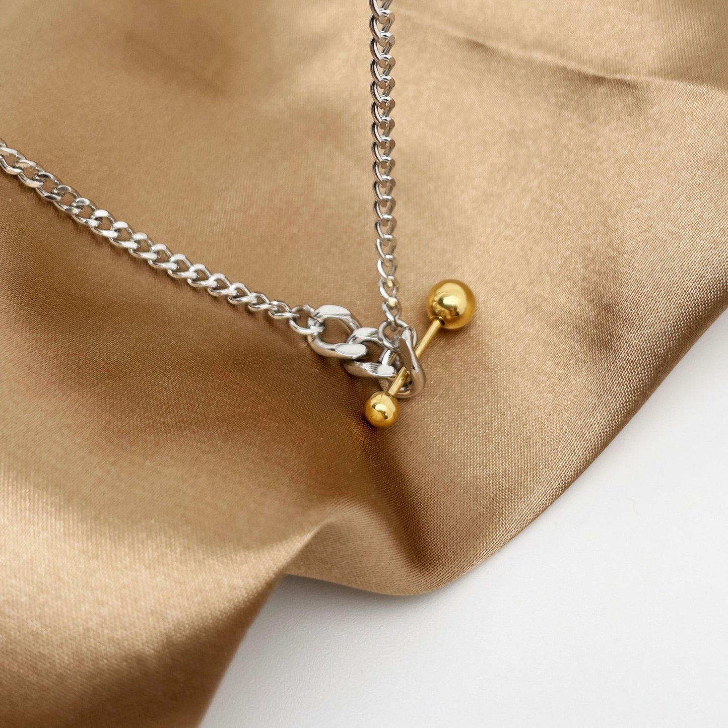 Collana da donna con ciondolo a fiammifero in acciaio al titanio, finitura placcata e delicata catenina a clavicola, stile minimalista