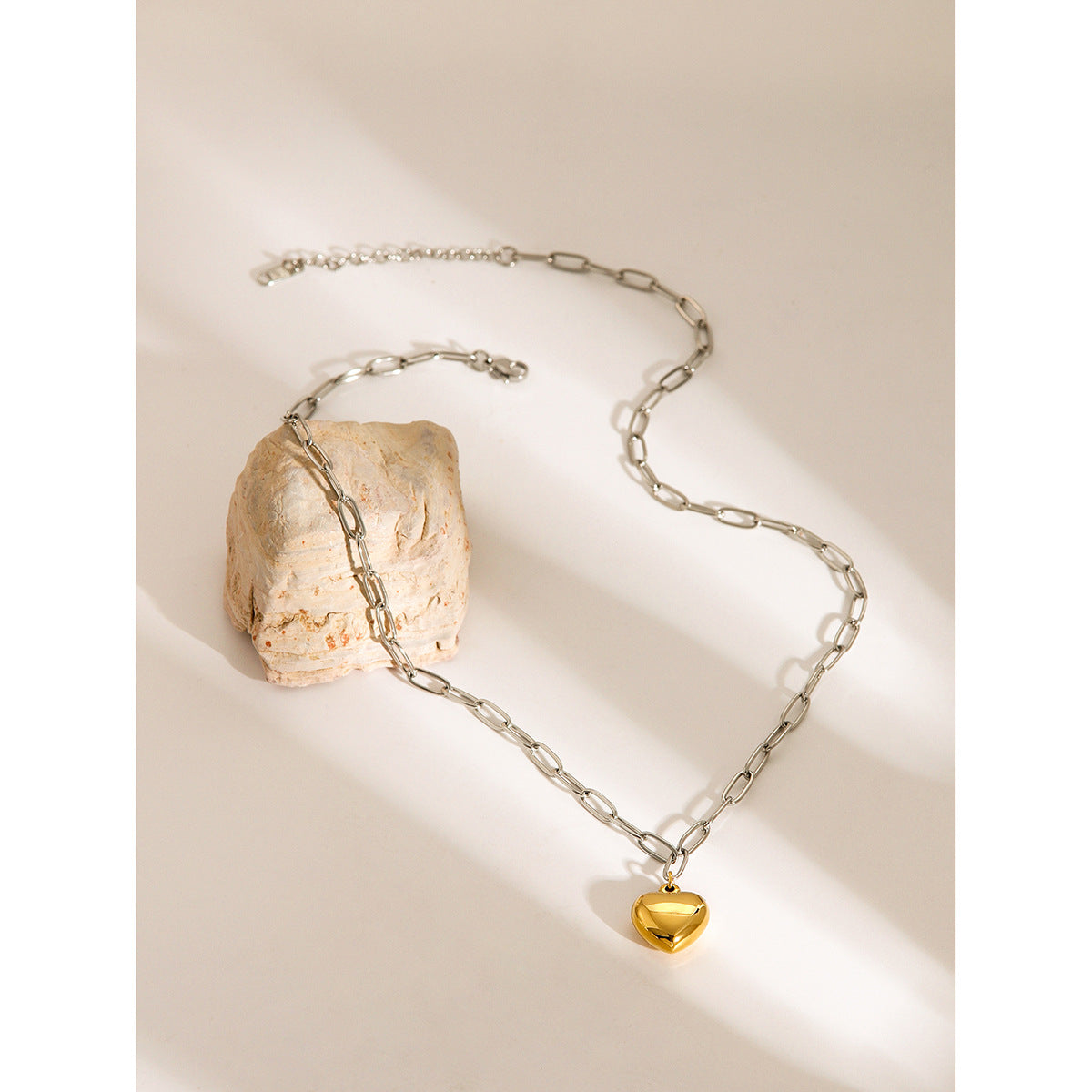 Collar con Colgante de Corazón de Acero Inoxidable Bañado en Oro de 18K y Cadena Cruzada Unisex