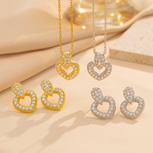 Elegante Set Minimalista di Collana e Orecchini a Cuore in Acciaio al Titanio con Intarsi in Zircone e Accenti in Rame Placcato Oro 18K