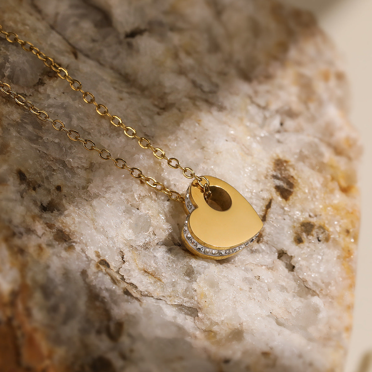Minimalist Elegant 18K Gold Plated Stainless Steel Cubic Zirconia Heart Pendant Necklace for Women
