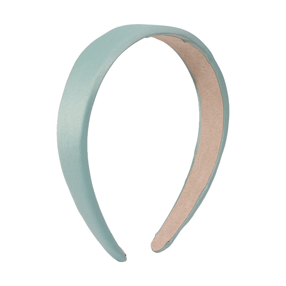 Diadema de tela en tonos pastel para mujer con diseño circular y acabado artesanal