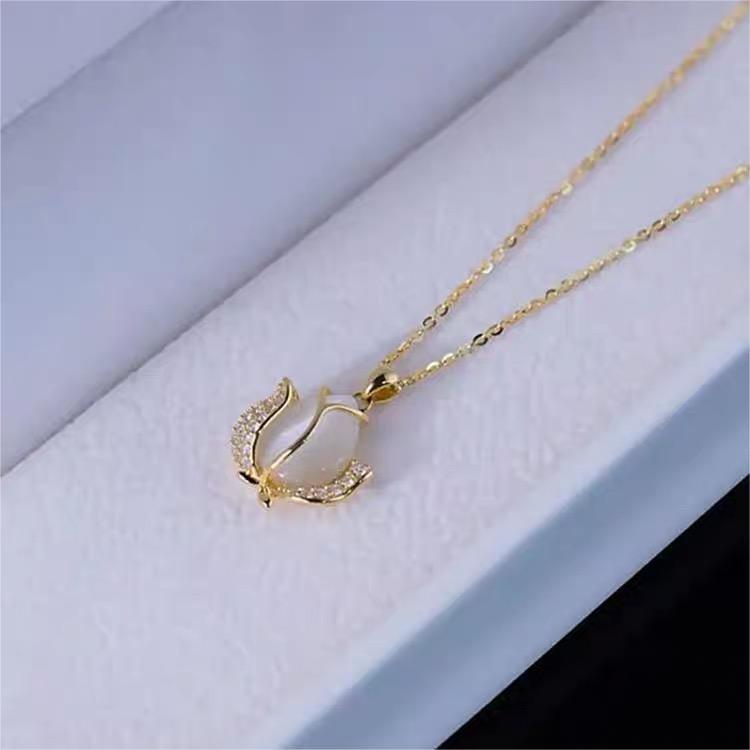 Elegant Cat's Eye Tulip Bud Pendant Necklace for Women Titanium Steel Plated Clavicle Chain with Floral Design