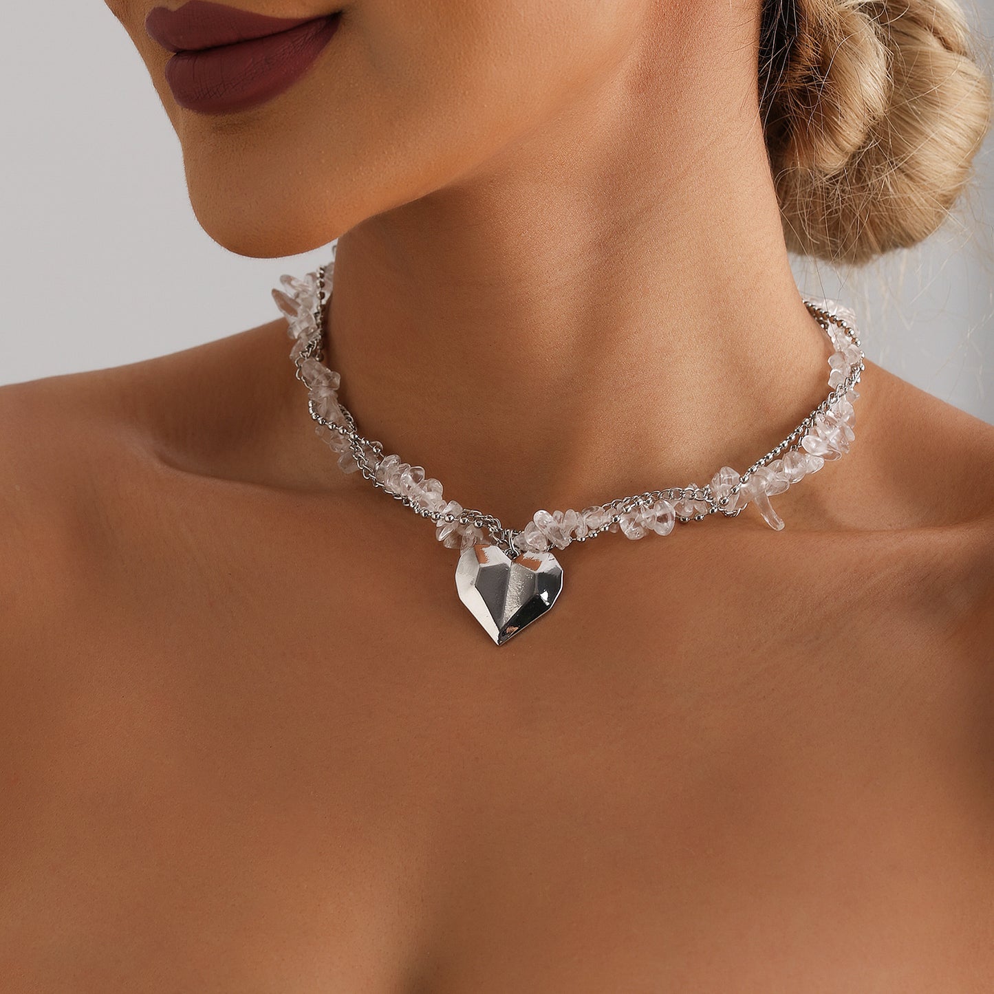 Fashionable Heart-Shaped Geometric Alloy Pendant Necklace with Plated Finish for Women