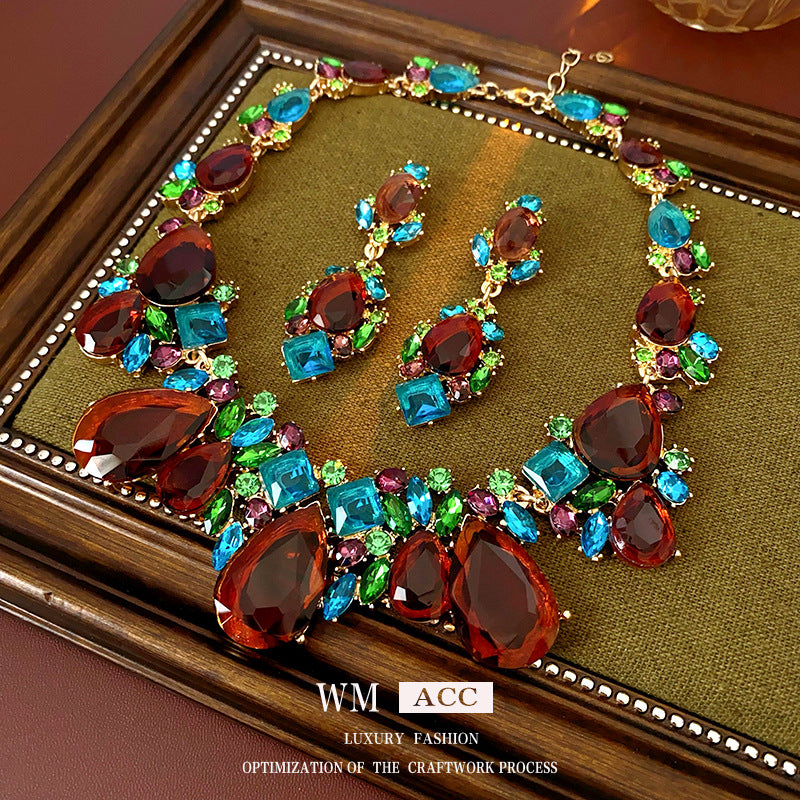 Vintage Style Teardrop-Shaped Alloy Stud Earrings with Rhinestone Inlay and Matching Clavicle Chain Set for Women