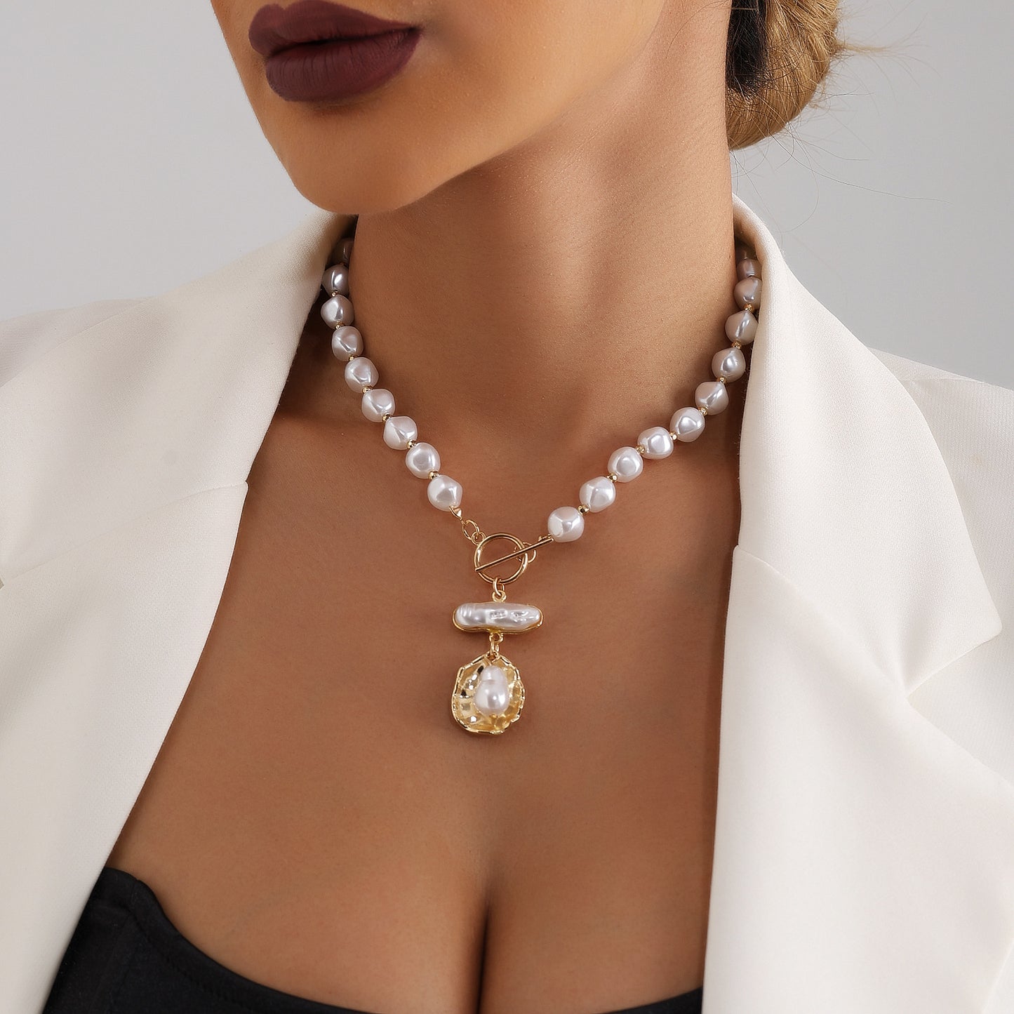 Geometric Rhinestone-Embellished Luxury Pendant Necklace for Women with Plated Metal Chain and Pearl-Like Beads
