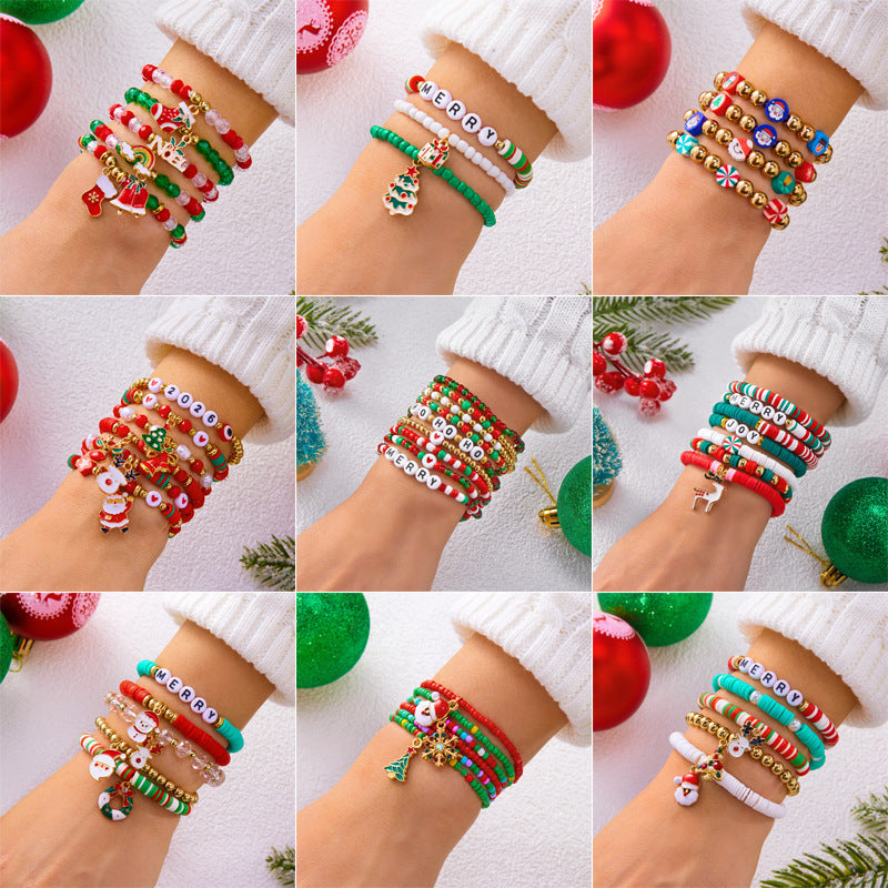 Set di braccialetti con perline di lettere e numeri in lega placcata con elementi a forma di fiocco di neve, renna, campanella e Babbo Natale