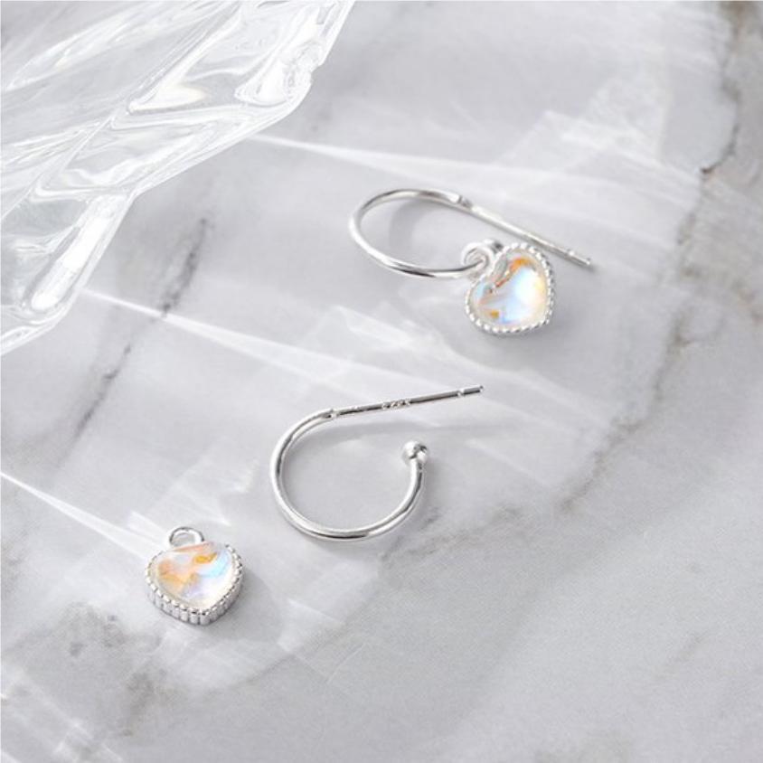 Orecchini Minimalisti a Cuore in Argento Sterling 925 con Micro-Pavé e Accento di Cristallo AB